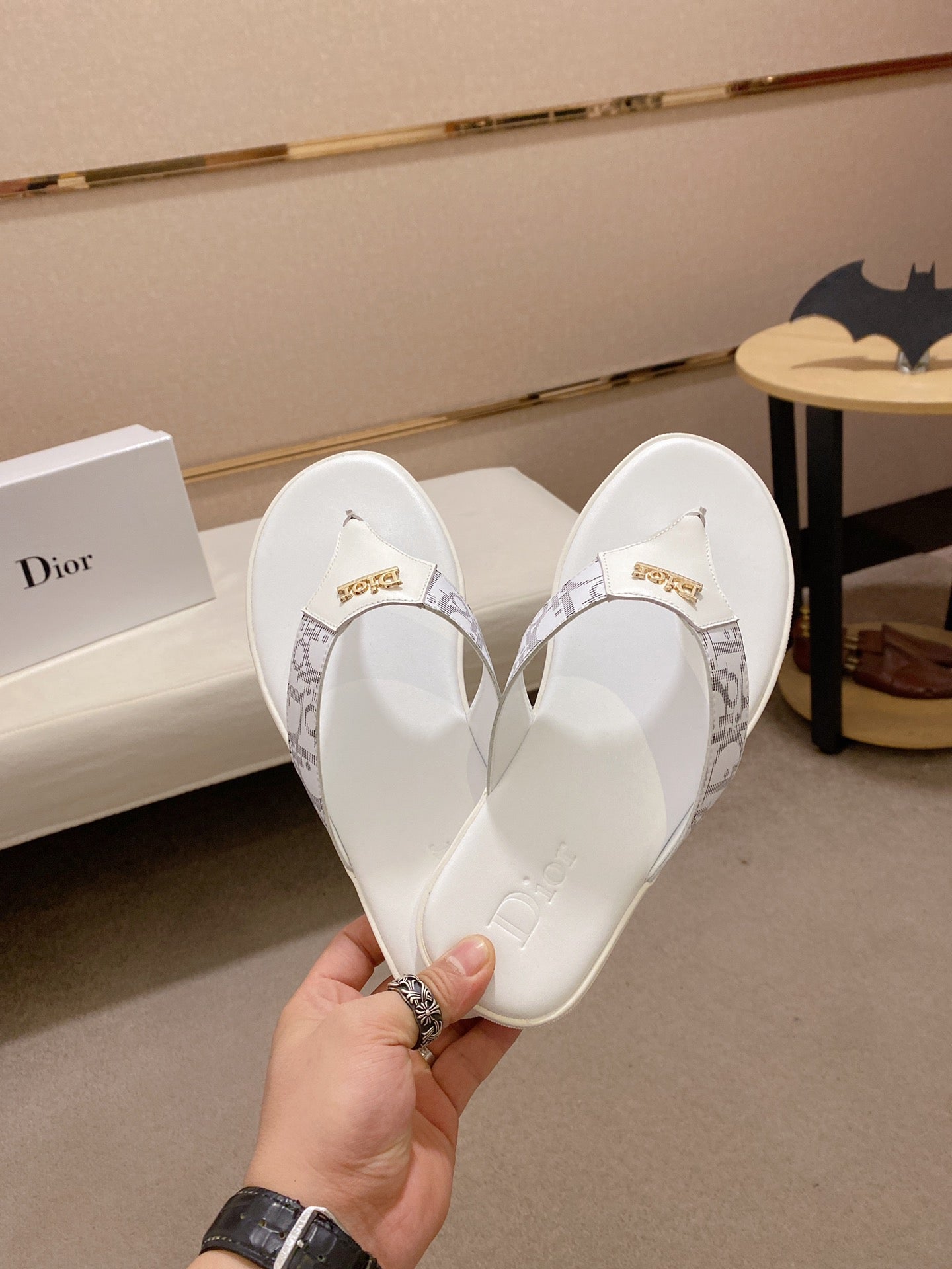 CD ALIAS THONG SANDAL WHITE CALFSKIN