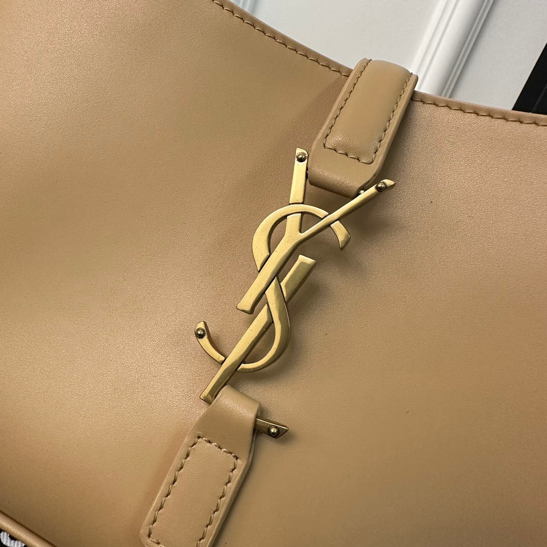 Le 5 a 7 24 Beige Lambskin Ghw