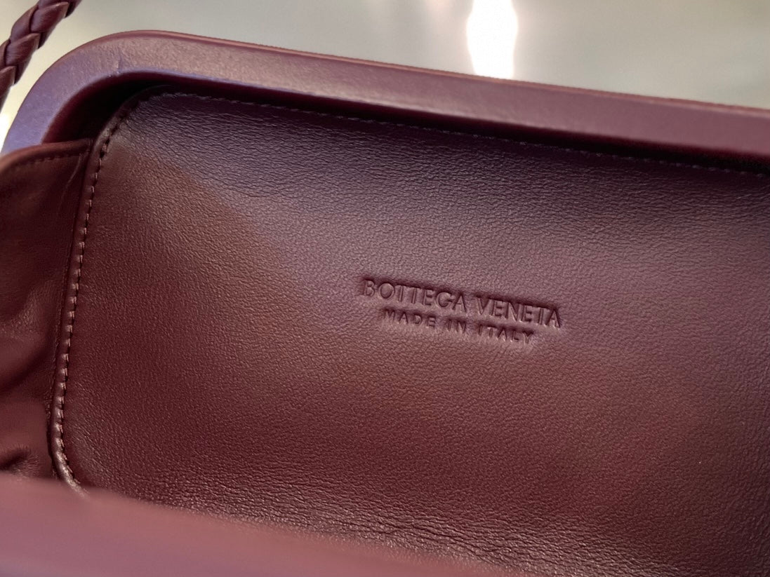 KNOT 20 IN BAROLO LAMBSKIN WITH CHAIN