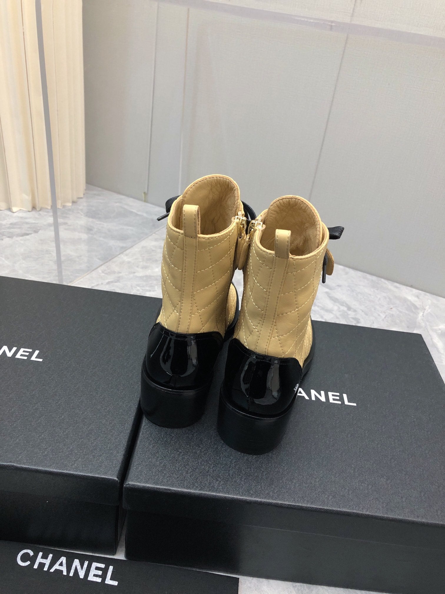 CC Short Boots 45mm In Light Yellow Mix Black Quilted Lambskin And Glossy Cowhide 950039