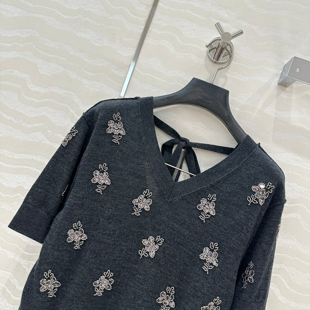 Fendi Beaded Flower V-neck Knitted Small Top Black Gray Wool