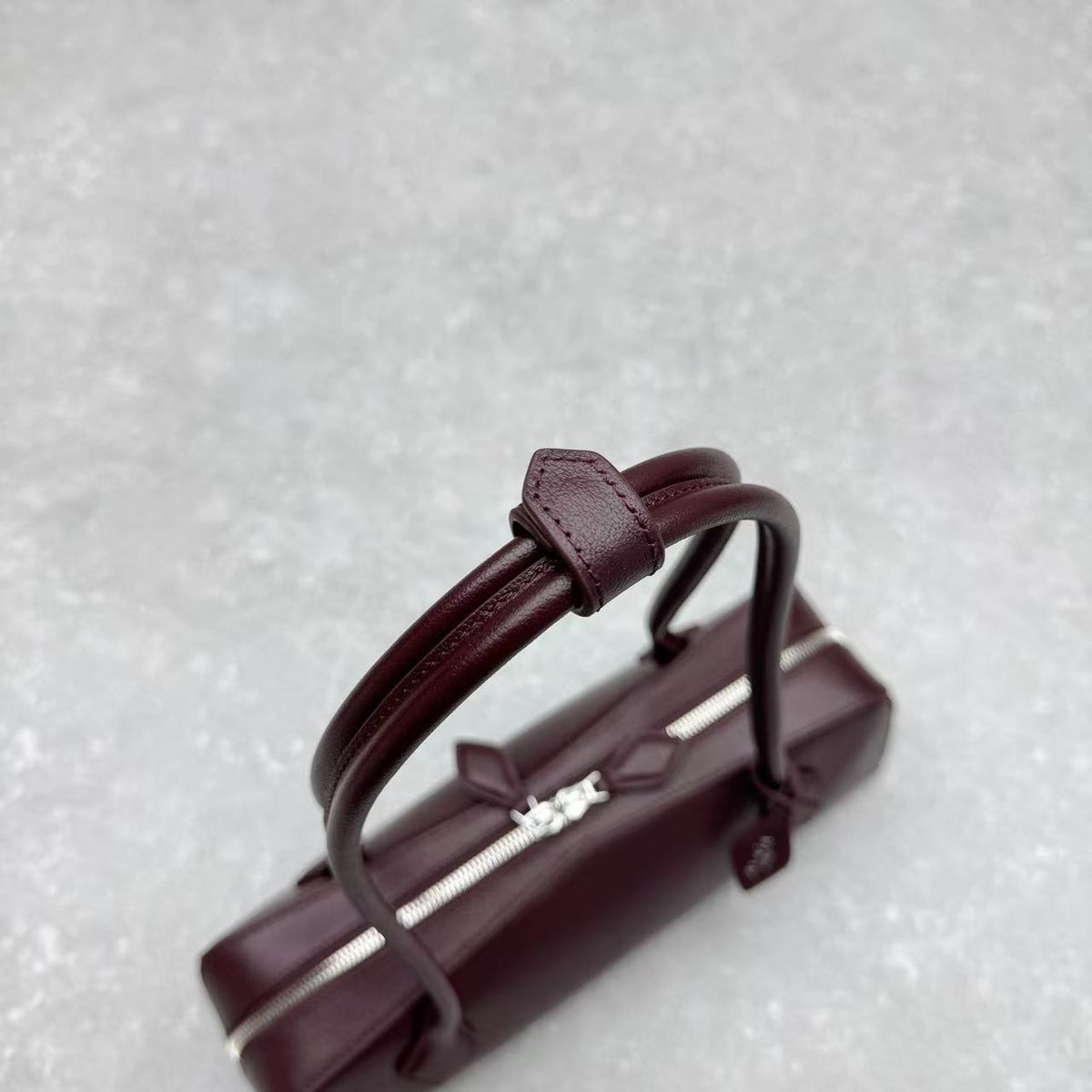 Alaia 2026 Le Teckel Medium Bag Burgundy Leather