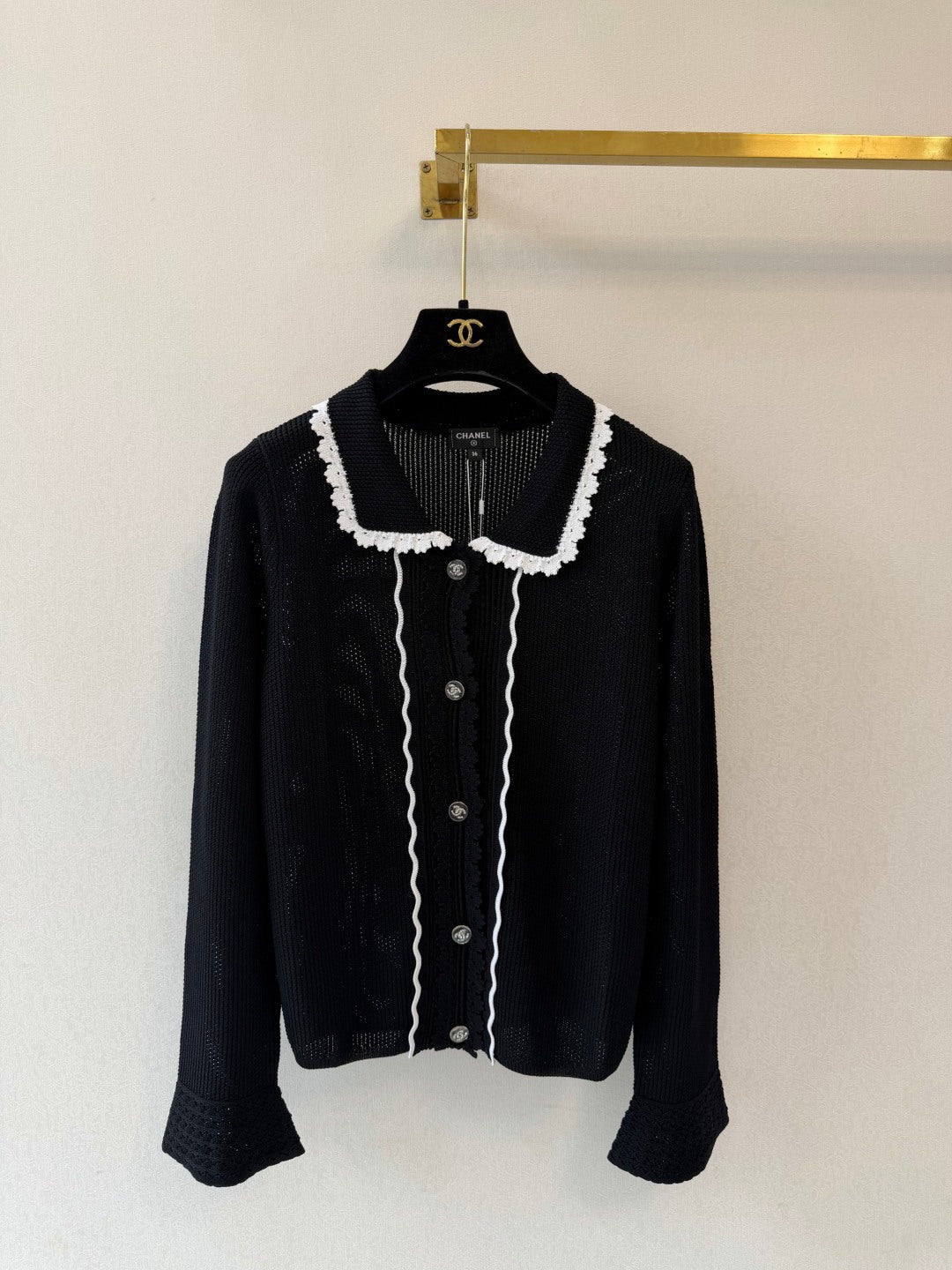 Chanel 2026 Collared Long-sleeved Cardigan Wool 422940