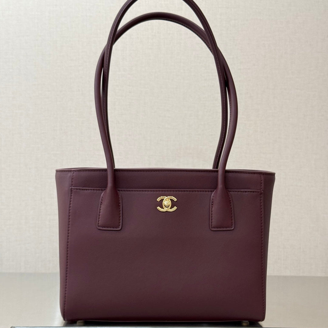 Chanel 2026 Archetype Small Shopping Tote Bag 28cm Smooth Cowhide 407725