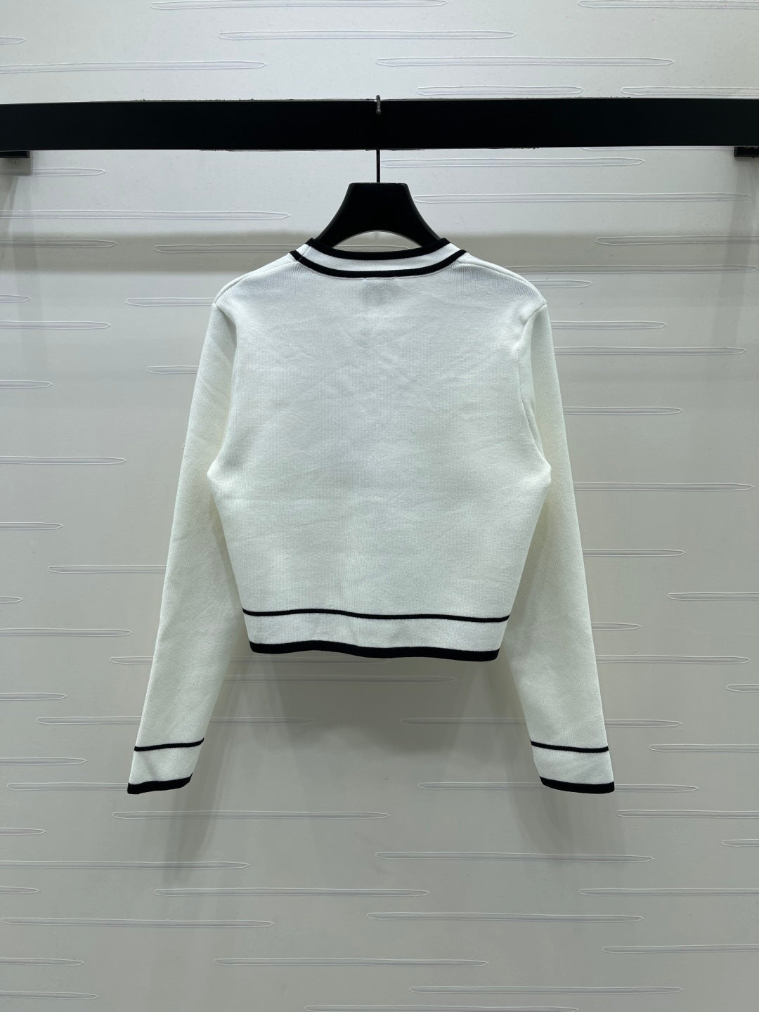 Chanel 2026 V-neck Knitted Long-sleeved Cardigan Wool 766458