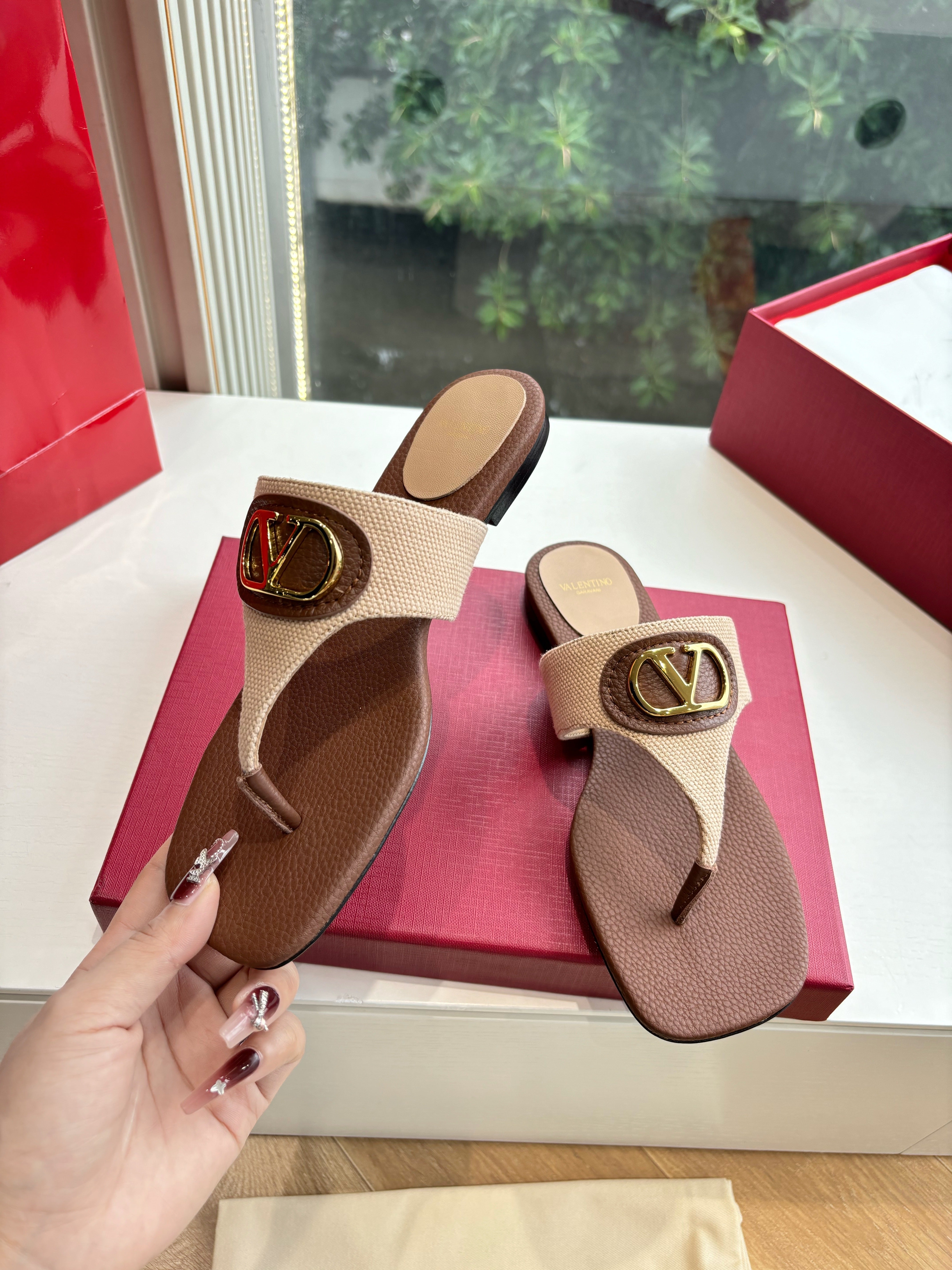 VT 25 Thong Sandals Brown Beige Sheepskin Slide