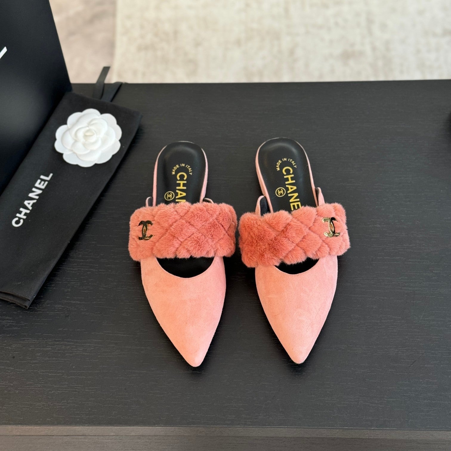 CC MULE IN LIGHT PINK SMOOTH FLEECE WITH GOLD HARDWARE