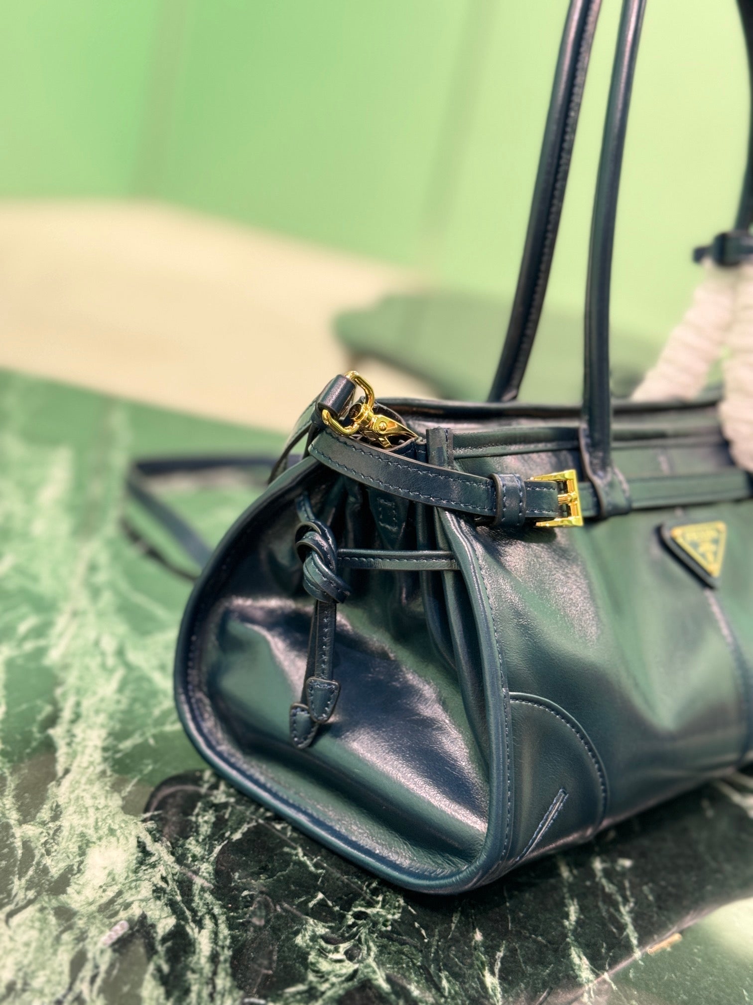 HANDBAG 32 IN BLACK SOFT SMOOTH LAMBSKIN