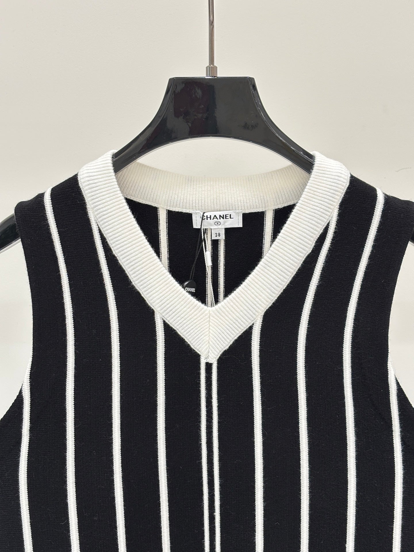 Chanel 2026 V-neck Color Block Logo Double C Stripe Vest Wool 413804