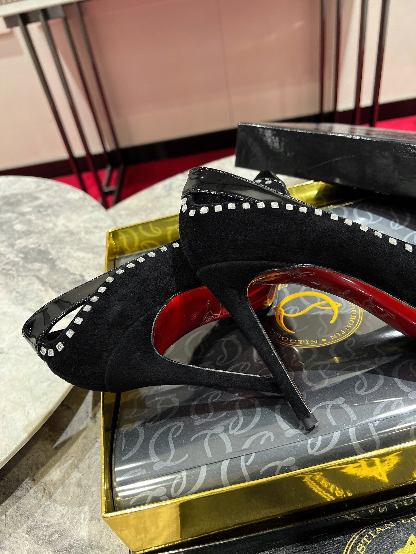 CL Women Pumps Crystals Embellished Patent And Sued Leather Black