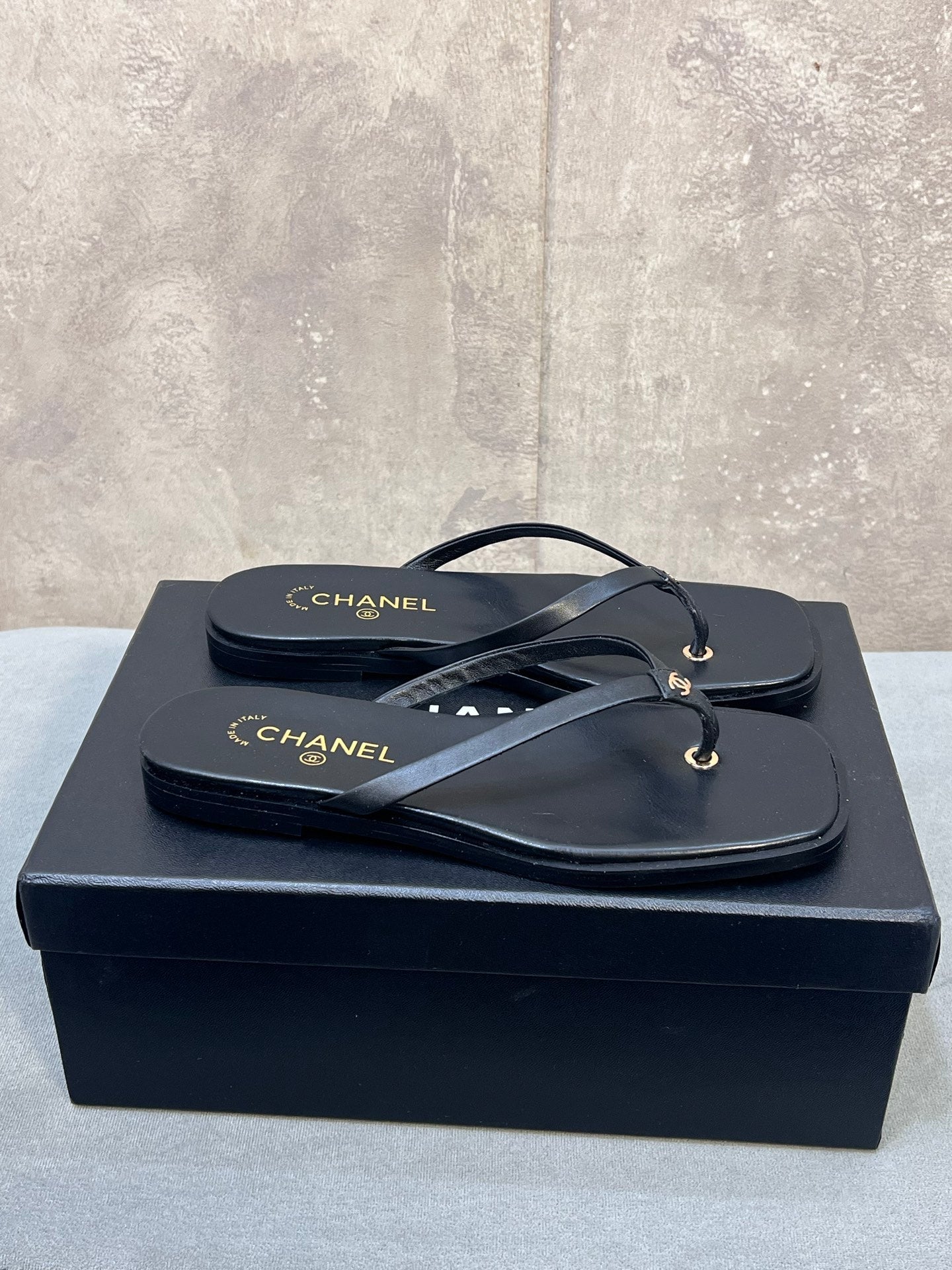 Chanel 2026 Flip-flop Sandal Black Cowhide 856669