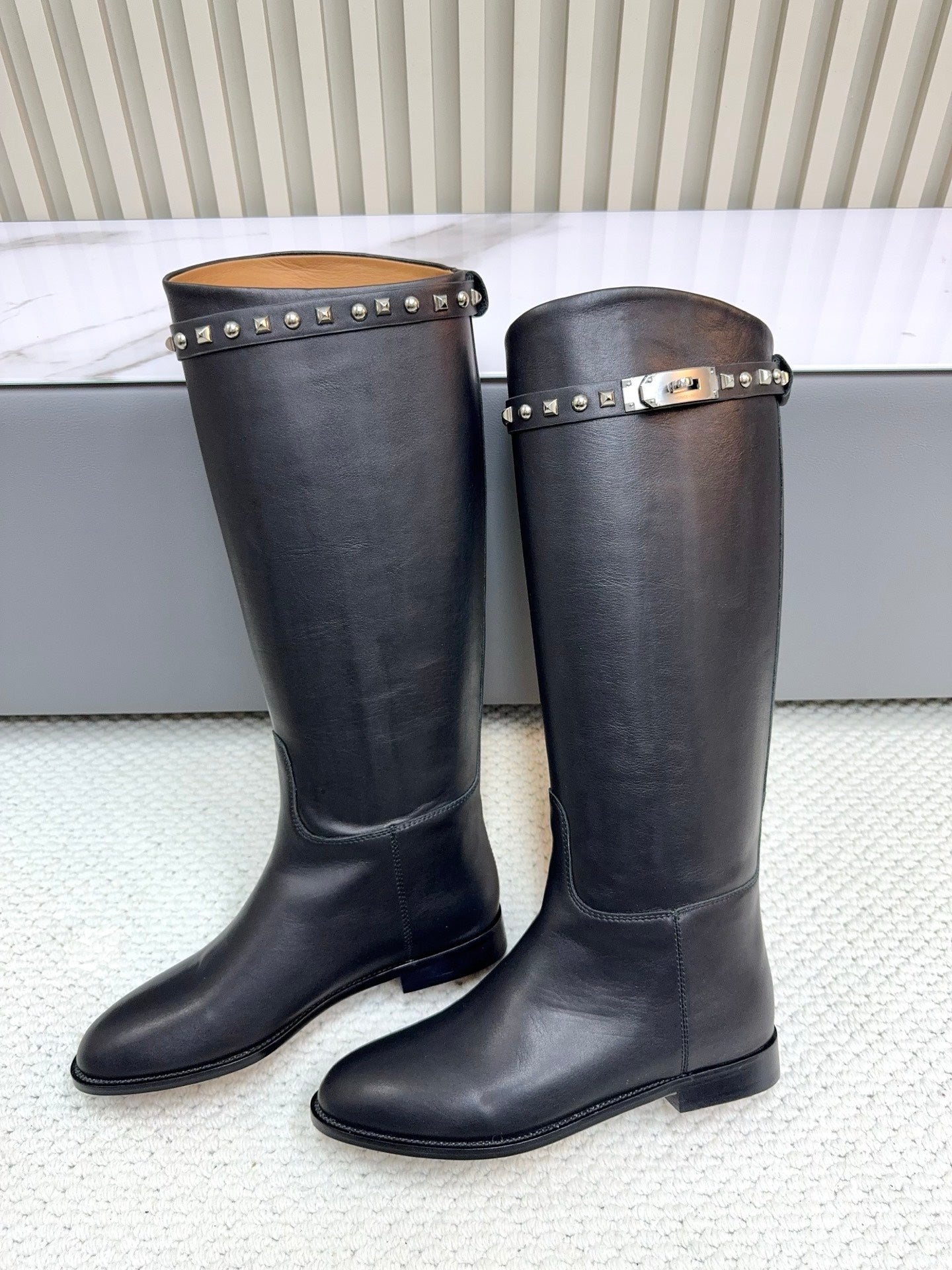 HM 25ss Kelly Buckle Riding Boots Black Cowhide 576121