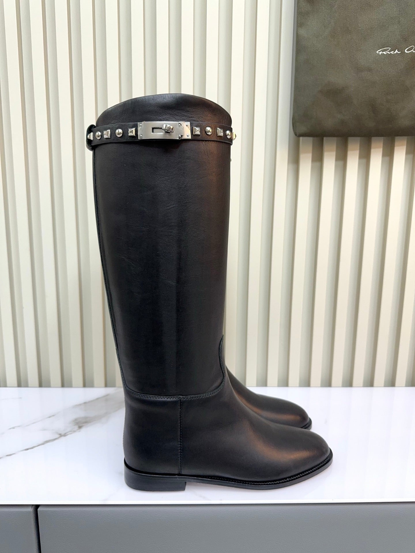 HM 25ss Kelly Buckle Riding Boots Black Cowhide 576121