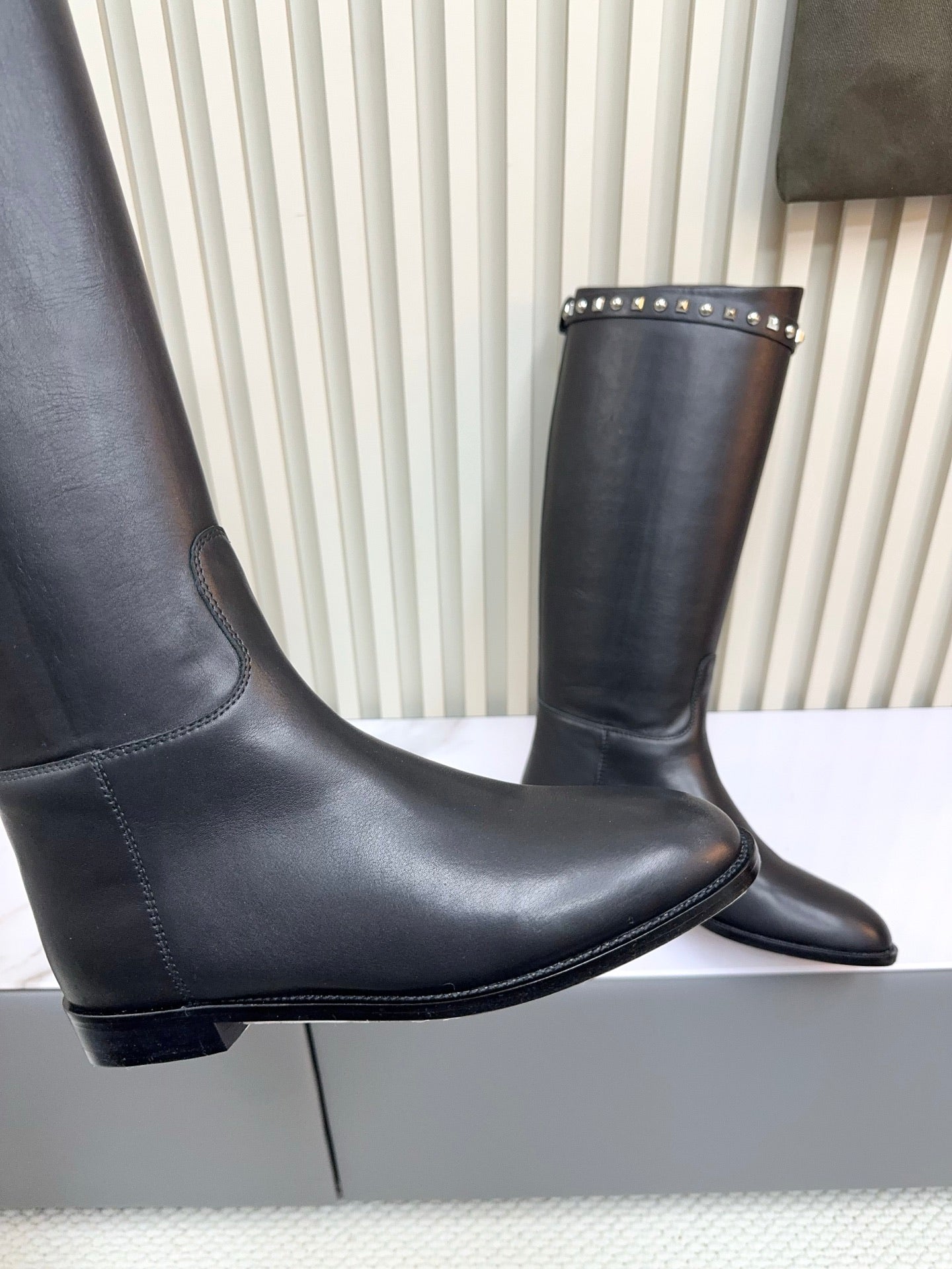 HM 25ss Kelly Buckle Riding Boots Black Cowhide 576121