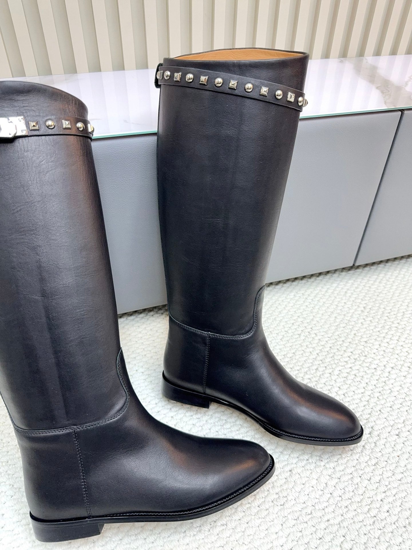HM 25ss Kelly Buckle Riding Boots Black Cowhide 576121