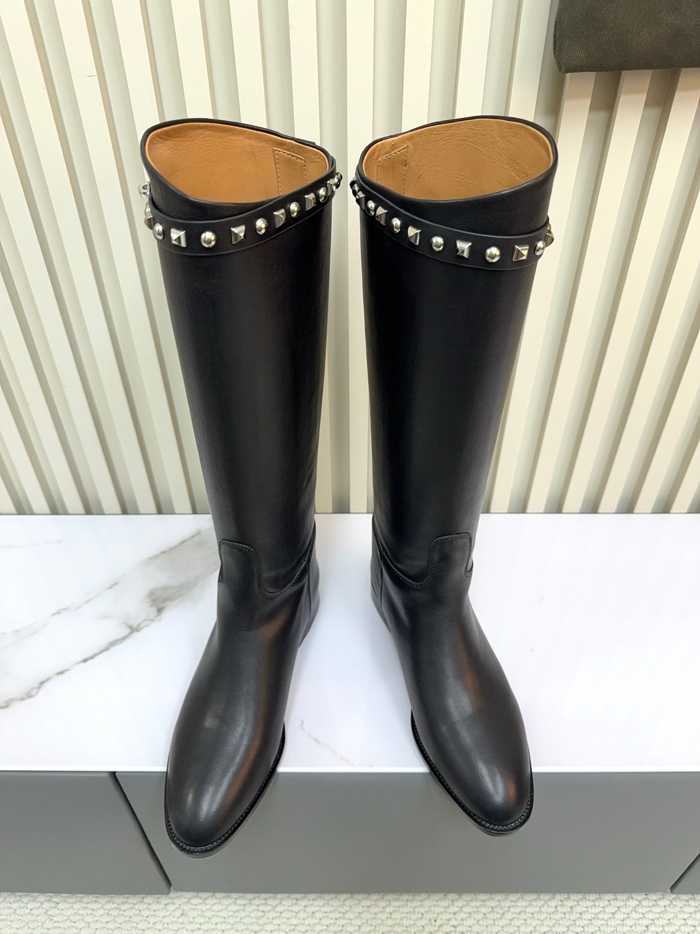 HM 25ss Kelly Buckle Riding Boots Black Cowhide 576121