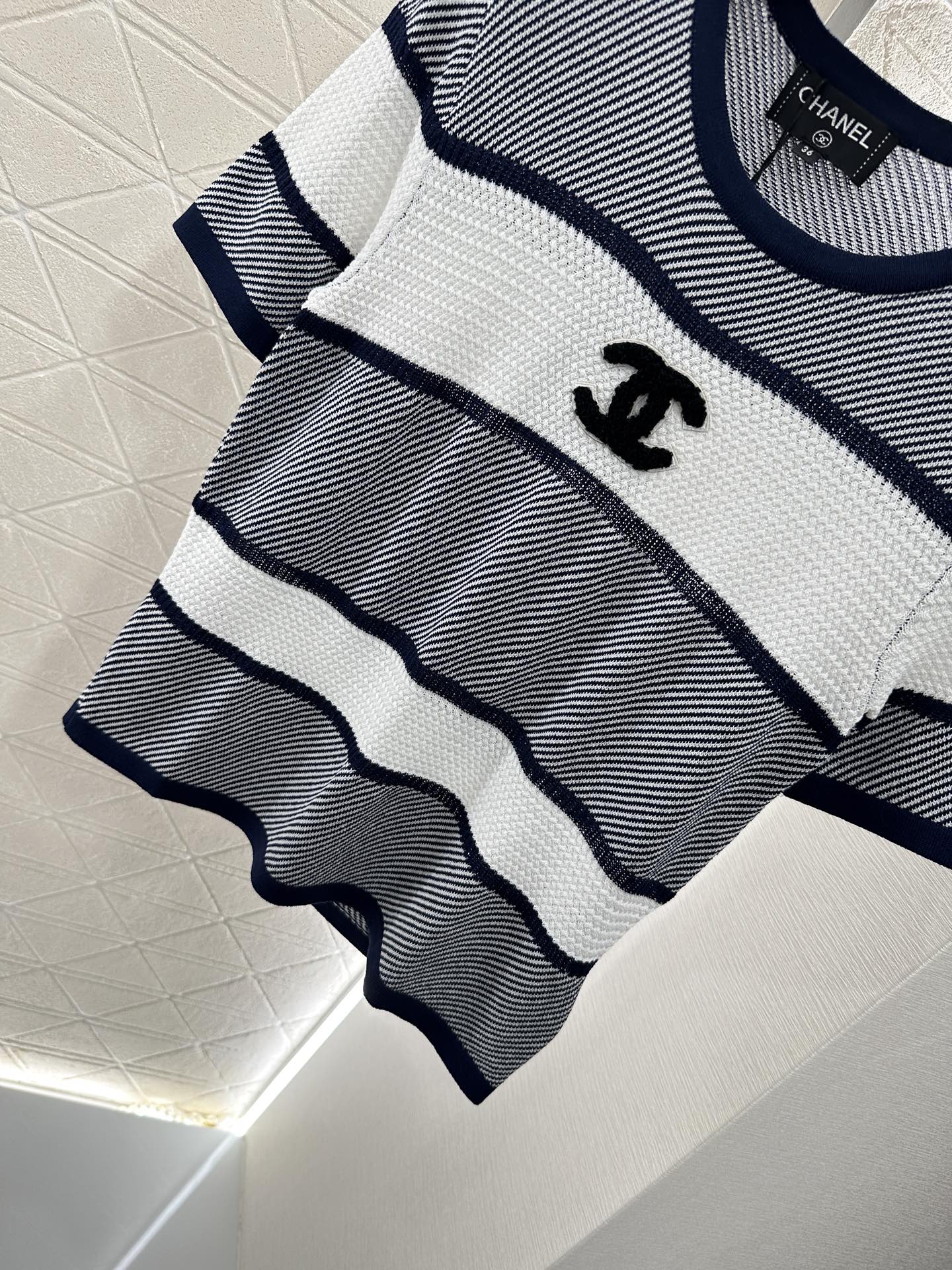 Chanel 25 T-shirt Black White Patchwork Knitted Crewneck