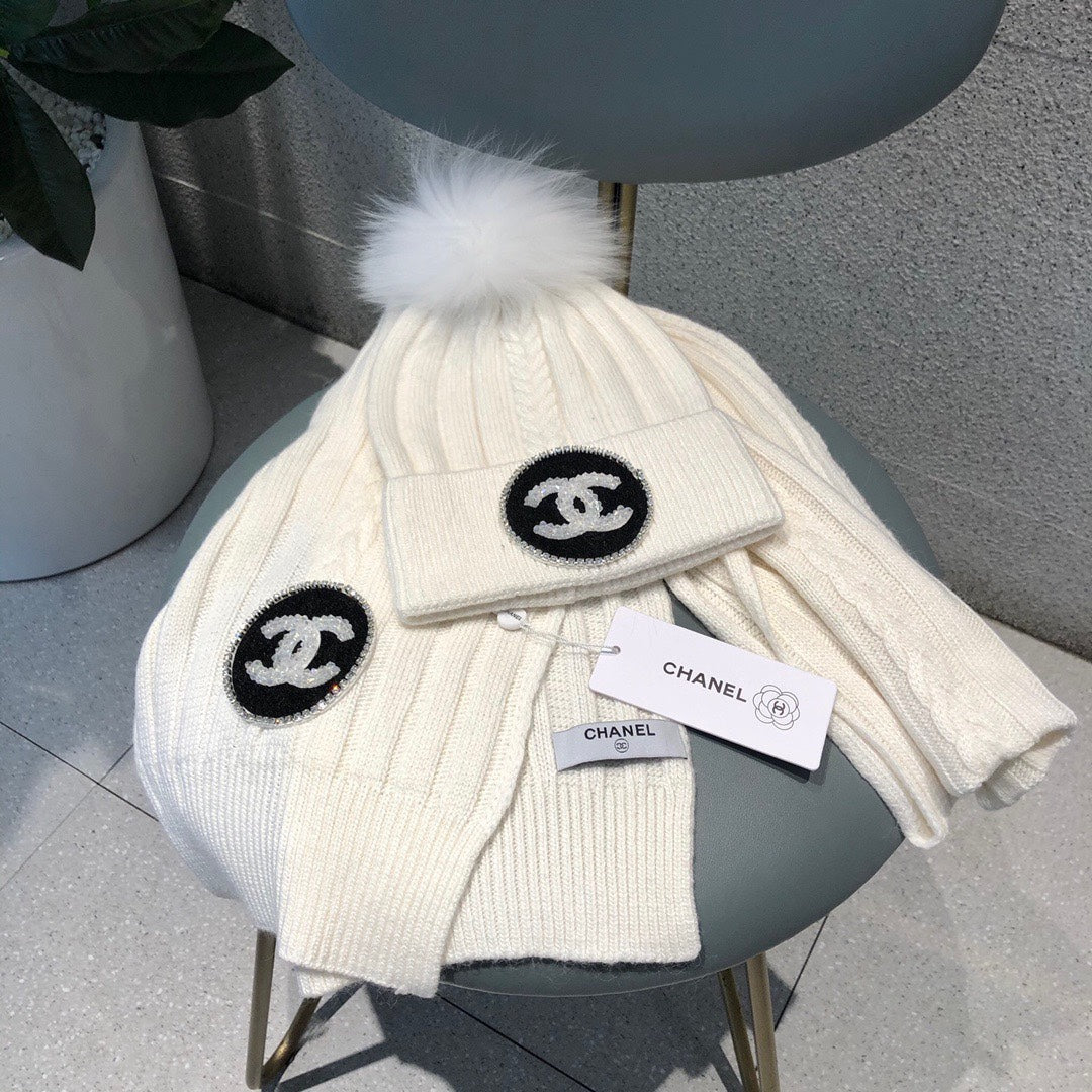 SET BEANIE HAT AND SCARF IN WHITE WOOL 424023