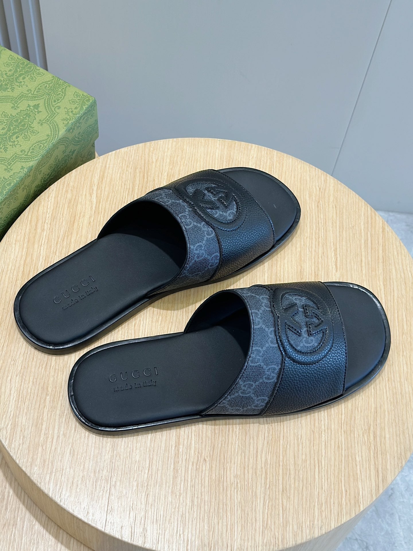 GG Men's Slide Black Cowhide 547704