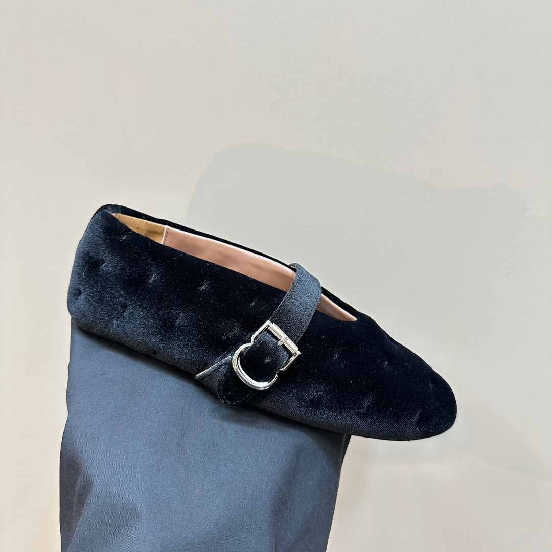 ALAIA BALLET FLATS IN BLACK VELVET